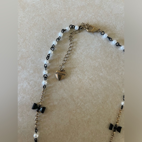 Betsey Johnson long black and white lips necklace - Picture 5 of 5